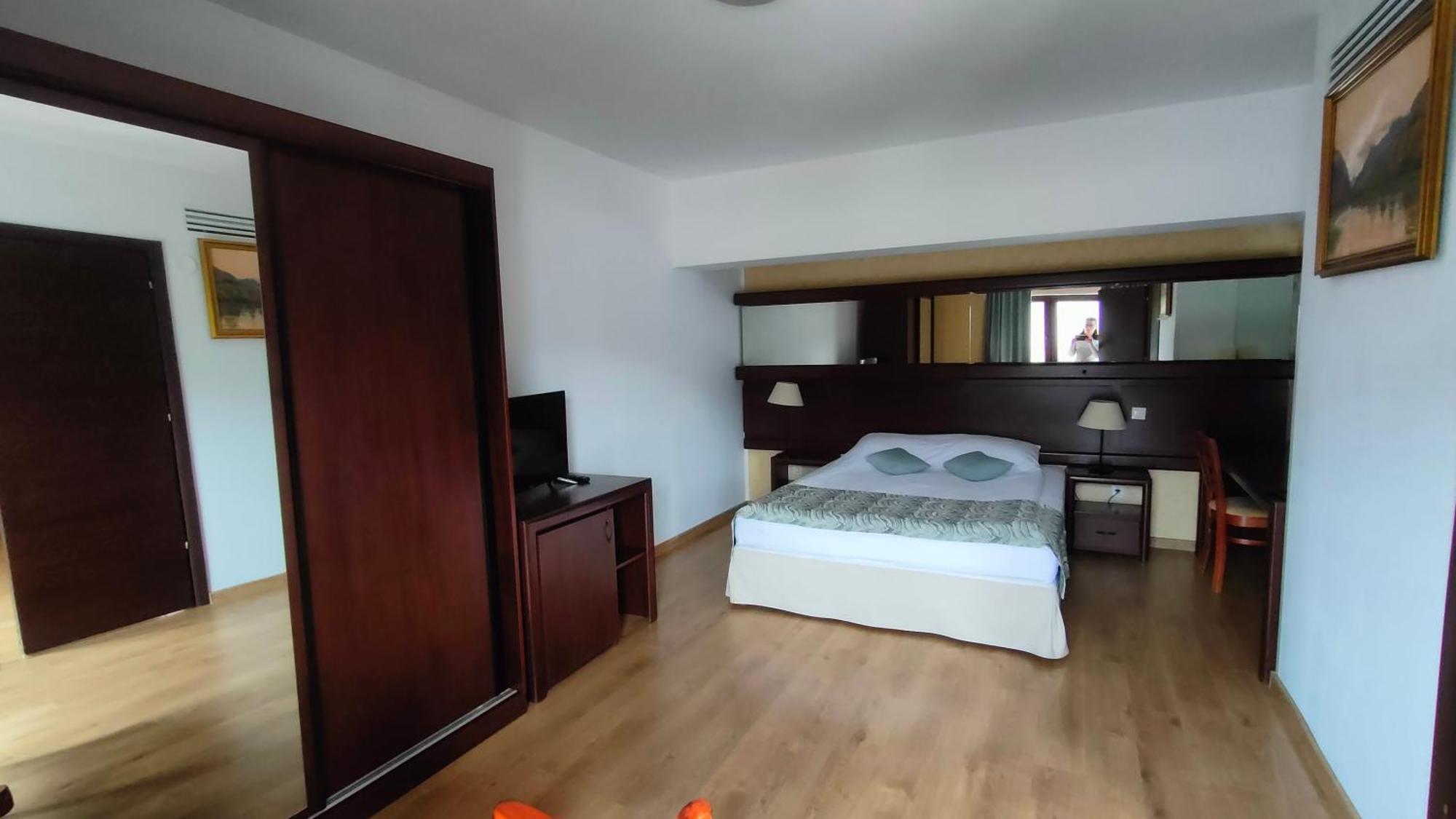 Hotel Valea Cu Pesti Căpăţîneni-Ungureni Kültér fotó