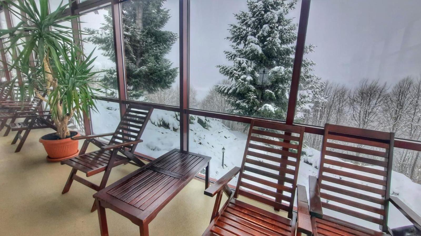 Hotel Valea Cu Pesti Căpăţîneni-Ungureni Kültér fotó