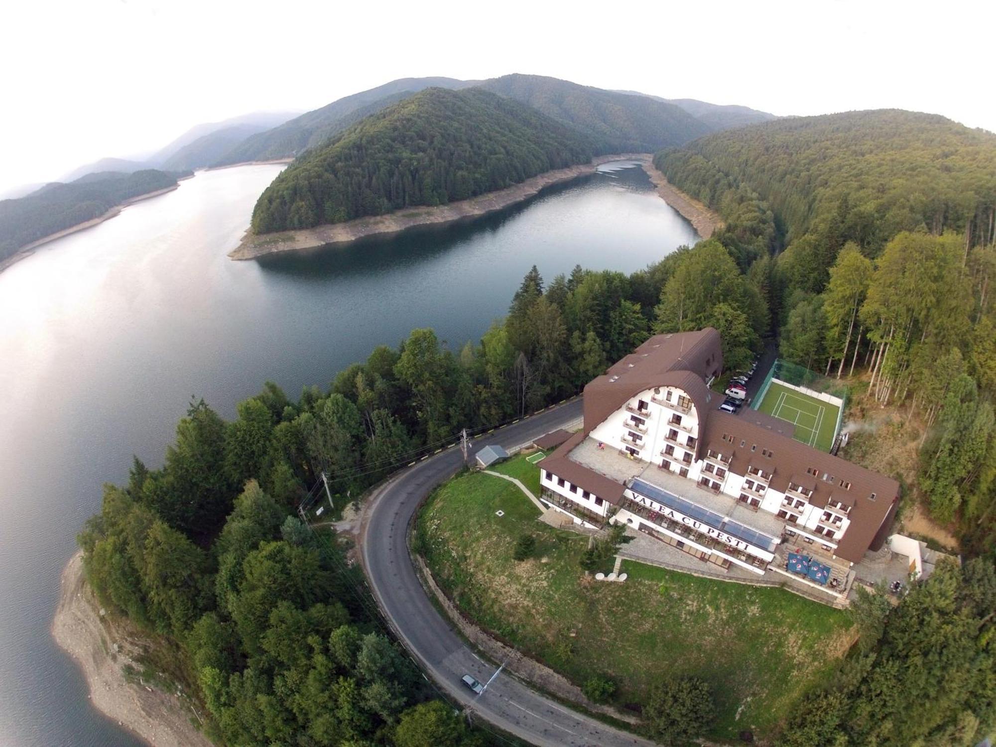 Hotel Valea Cu Pesti Căpăţîneni-Ungureni Kültér fotó